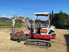 Takeuchi TB225 with 3 buckets and hammer